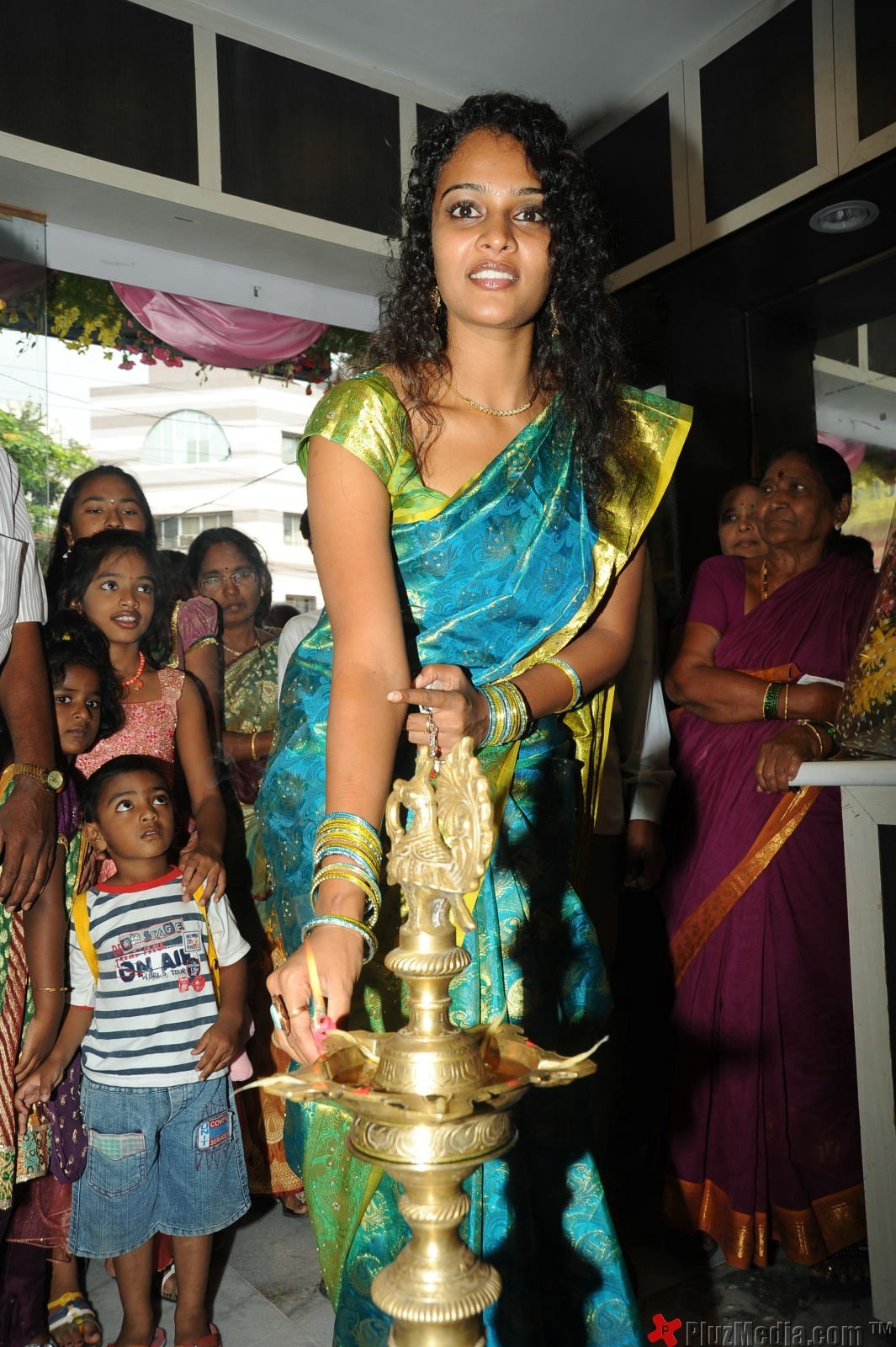 Sonia Deepti inaugurates silk showroom - Pictures | Picture 96932